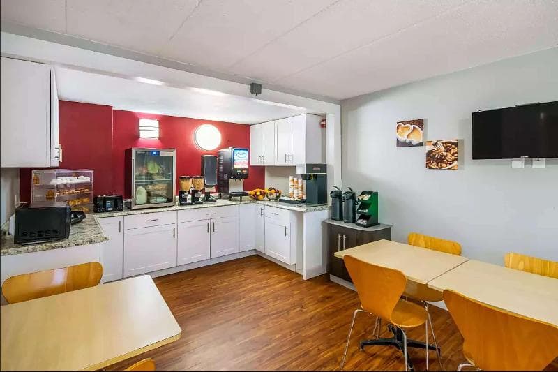 Days Inn By Wyndham Charleston Wv photo 1