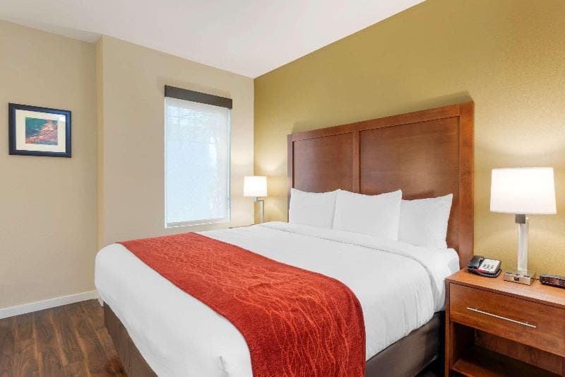 Comfort Inn & Suites Near Ontario Airport photo 1
