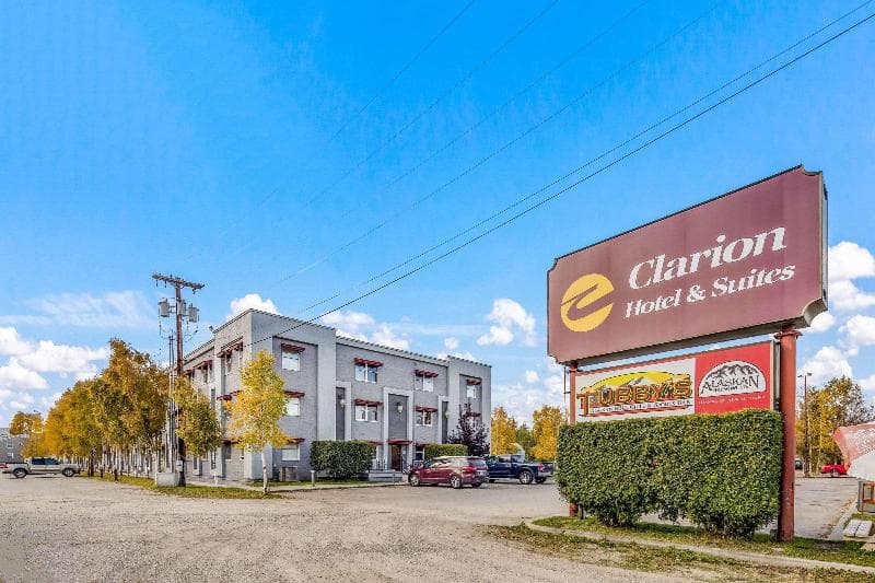 Clarion Hotel & Suites 2