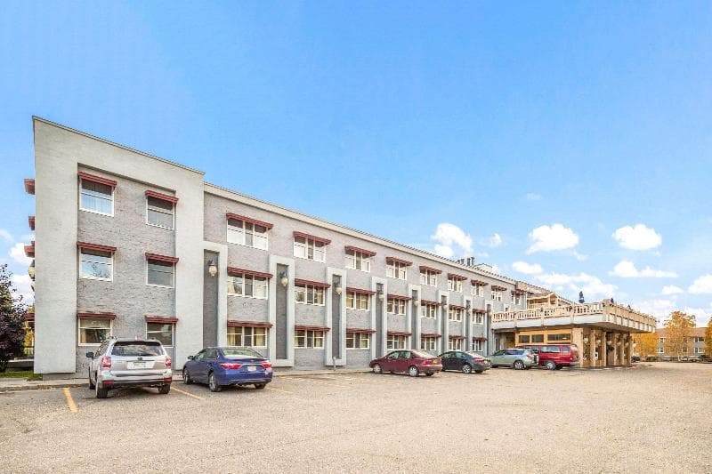 Clarion Hotel & Suites photo 1