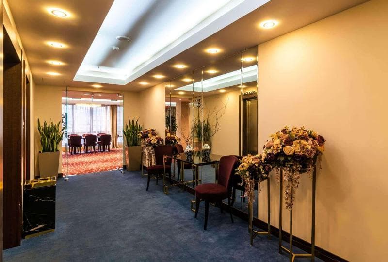 Ramada Hotel & Suites by Wyndham Yerevan 2