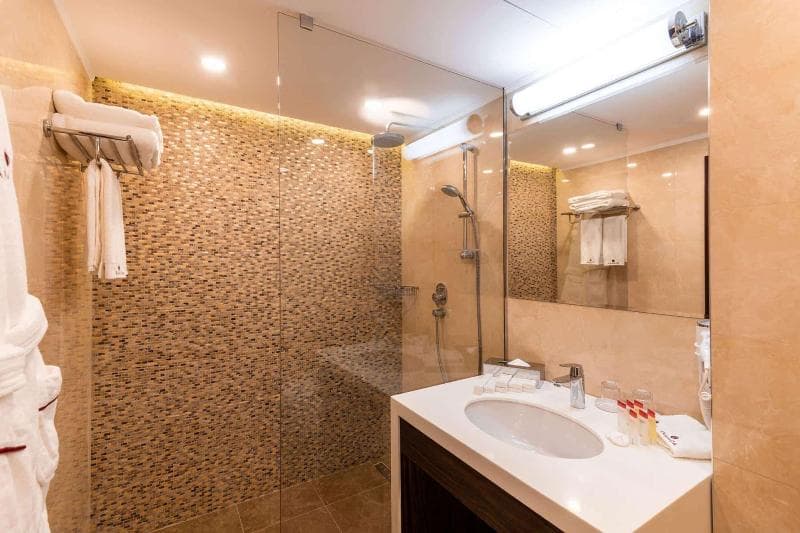 Ramada Hotel & Suites by Wyndham Yerevan 3