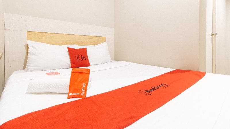 Reddoorz Plus Near Osmena Highway 2 (Adults Only) 4