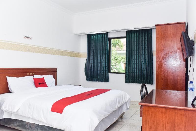 Reddoorz Near Lenmarc Mall Surabaya 4