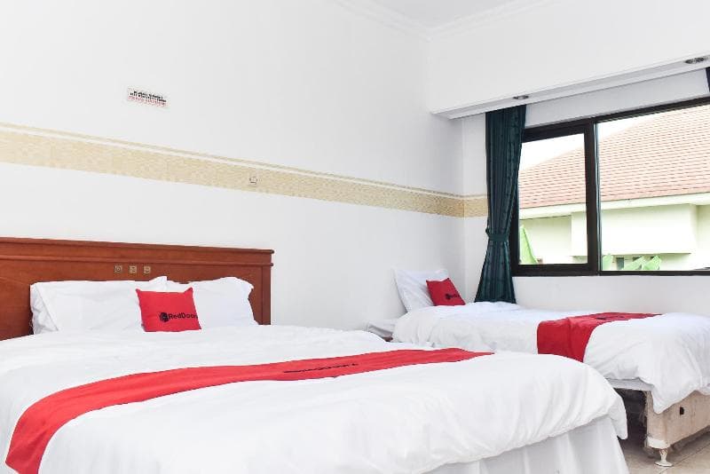 Reddoorz Near Lenmarc Mall Surabaya 2
