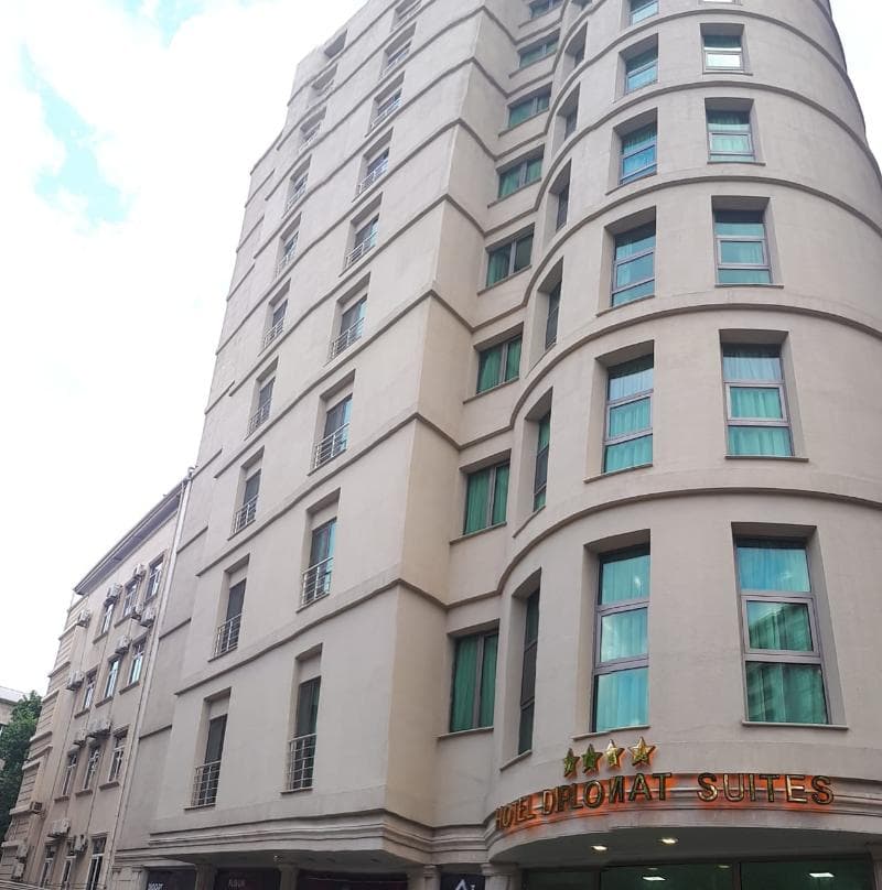 Hotel Diplomat Suites main