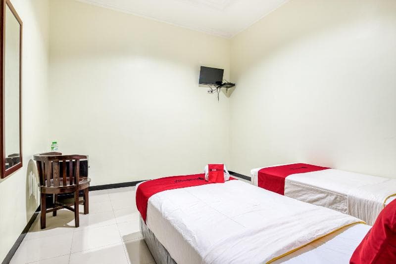 Reddoorz Syariah @ Ketintang Surabaya 1