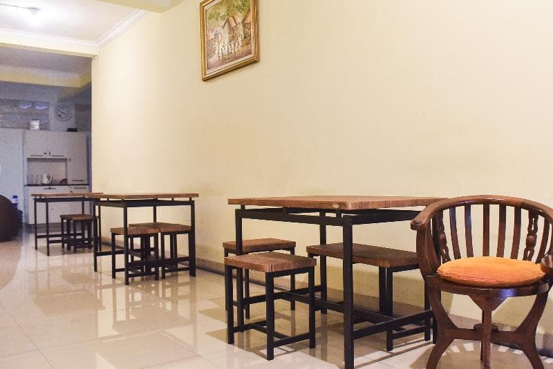 Reddoorz Near Surabaya Town Square 2