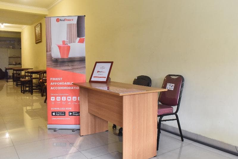 Reddoorz Near Surabaya Town Square 3