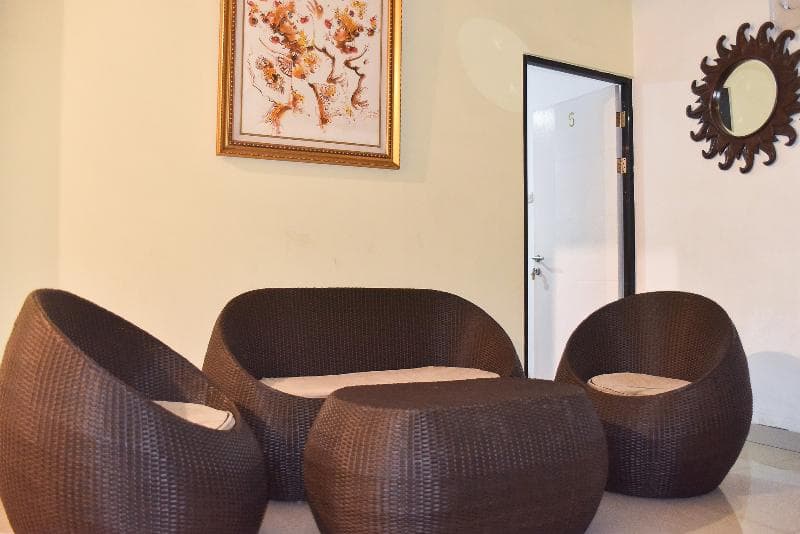 Reddoorz Near Surabaya Town Square 4