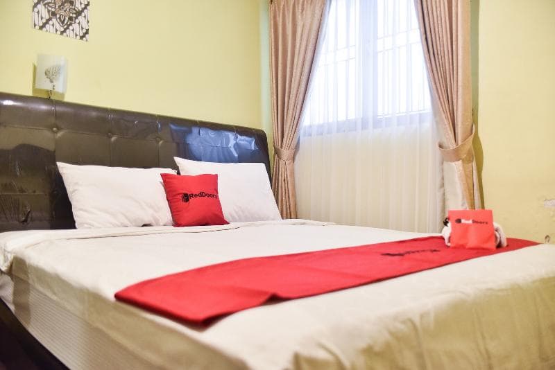 Reddoorz Near Surabaya Town Square 5