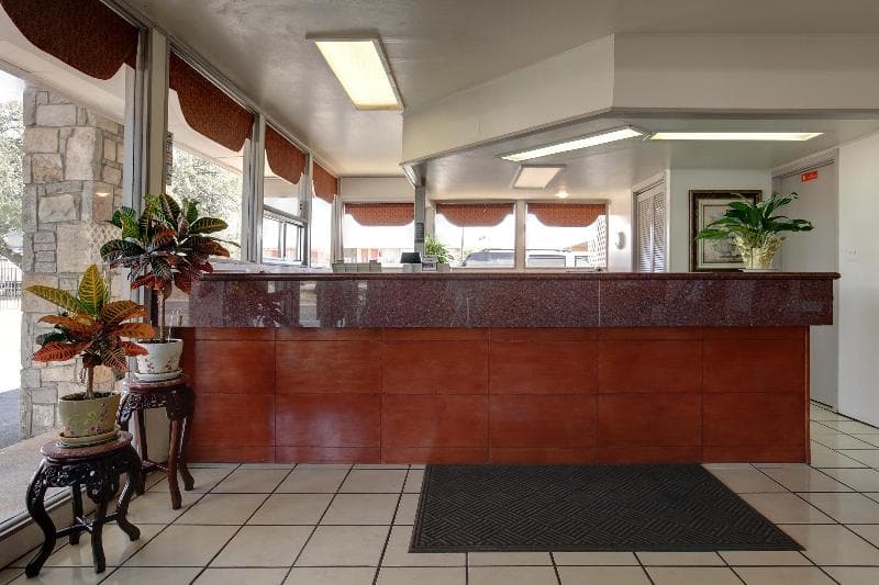 Americas Best Value Inn Uvalde photo 1