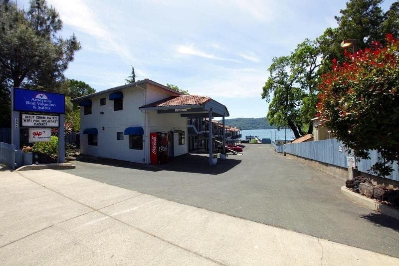 Americas Best Value Inn & Suites Clearlake Wine Country photo 1