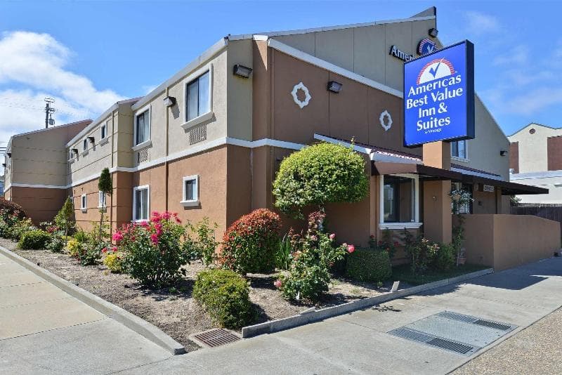 Inn By The Sfo 3