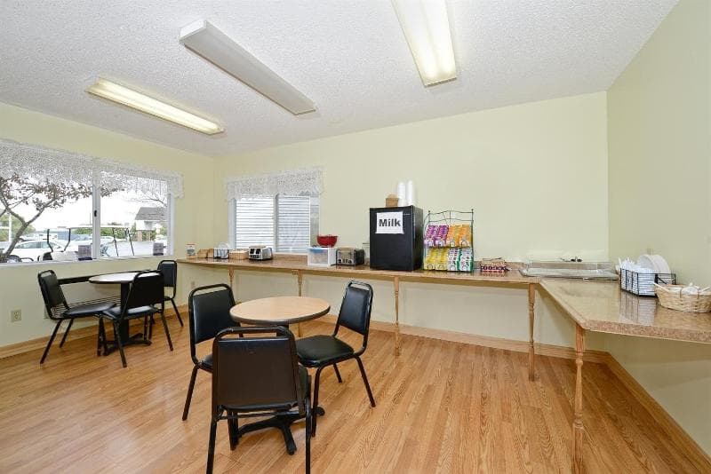 Americas Best Value Inn St. Ignace 3