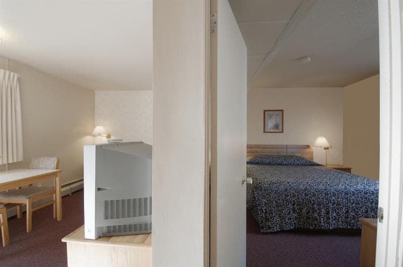 Canadas Best Value Desert Inn & Suites Cache Creek 3
