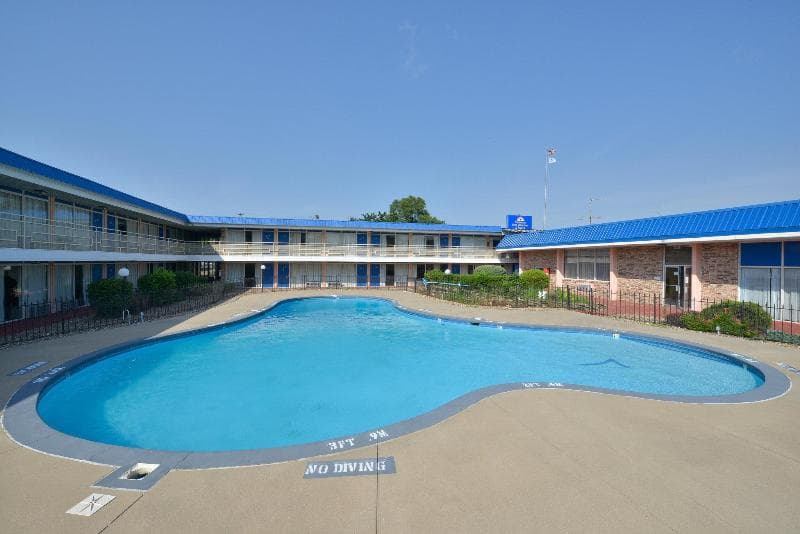 Americas Best Value Inn & Suites Kansas City 4