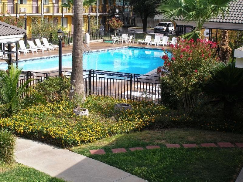 Americas Best Value Inn Laredo 3