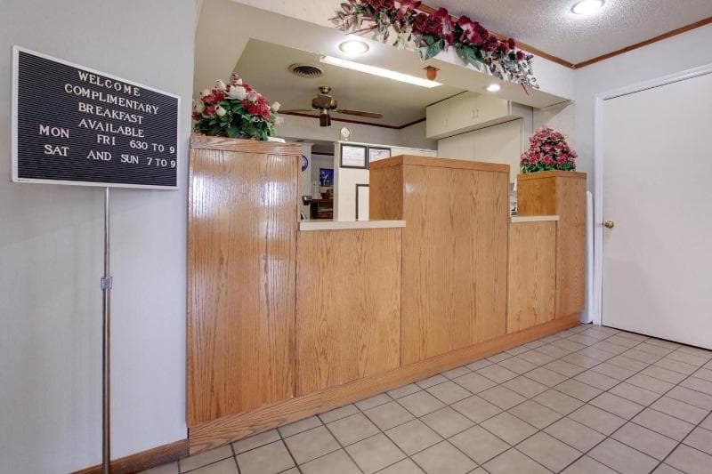 Americas Best Value Inn Sullivan 3