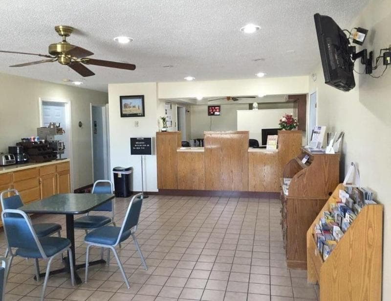 Americas Best Value Inn Sullivan photo 1