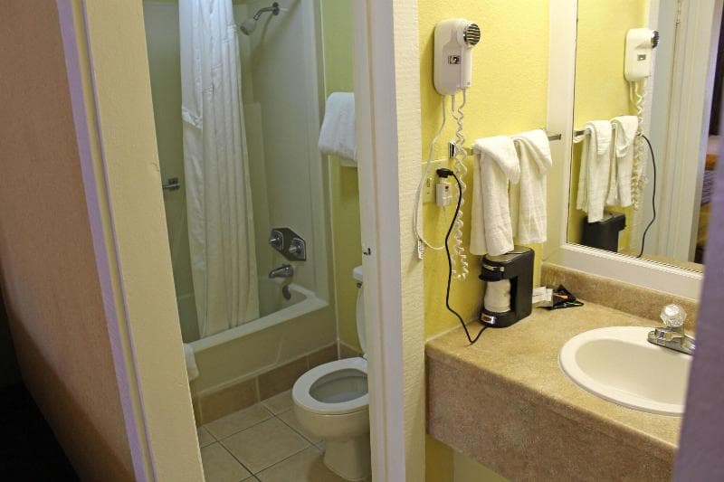 Americas Best Value Inn Conyers 3