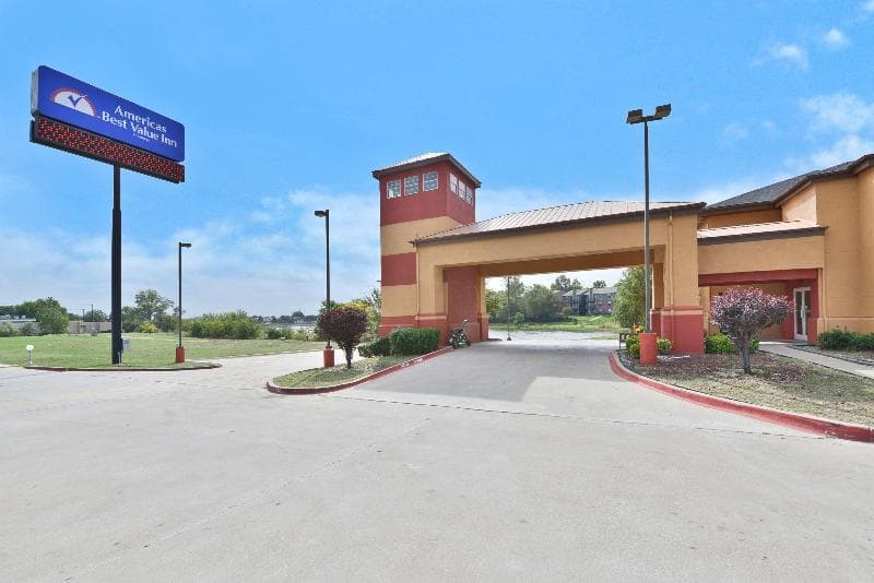 Americas Best Value Inn & Suites Haltom City Ft. Worth 3