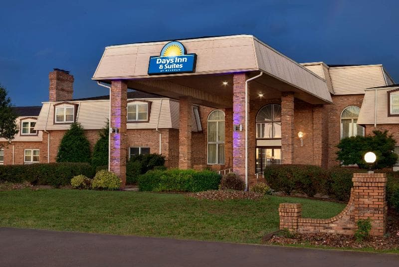 Days Inn And Suites By Wyndham Sikeston 4