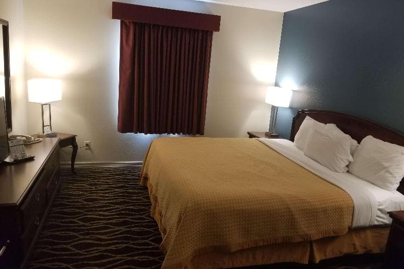 Days Inn And Suites By Wyndham Sikeston 5