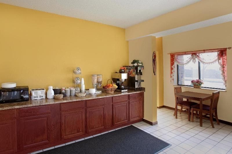 Americas Best Value Inn Livonia Detroit photo 1