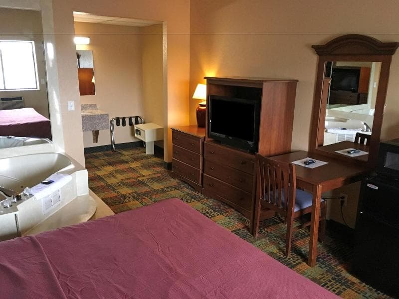 Americas Best Value Inn Livonia Detroit 5