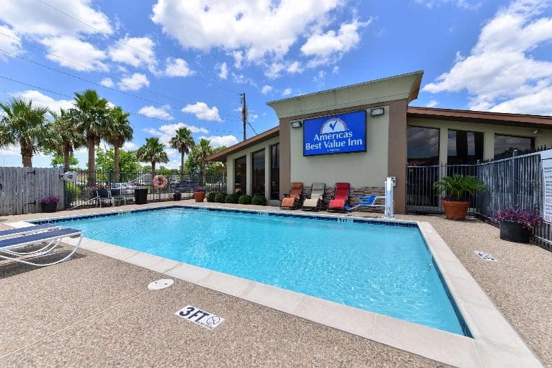 Americas Best Value Inn Angleton 4