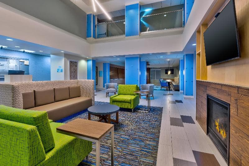 Holiday Inn Express & Suites Effingham 5