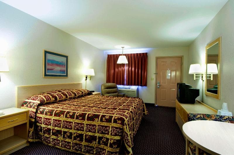 Americas Best Value Inn-Garden City 1