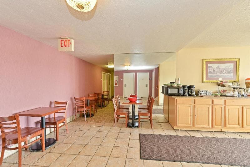 Americas Best Value Inn Austinburg 2