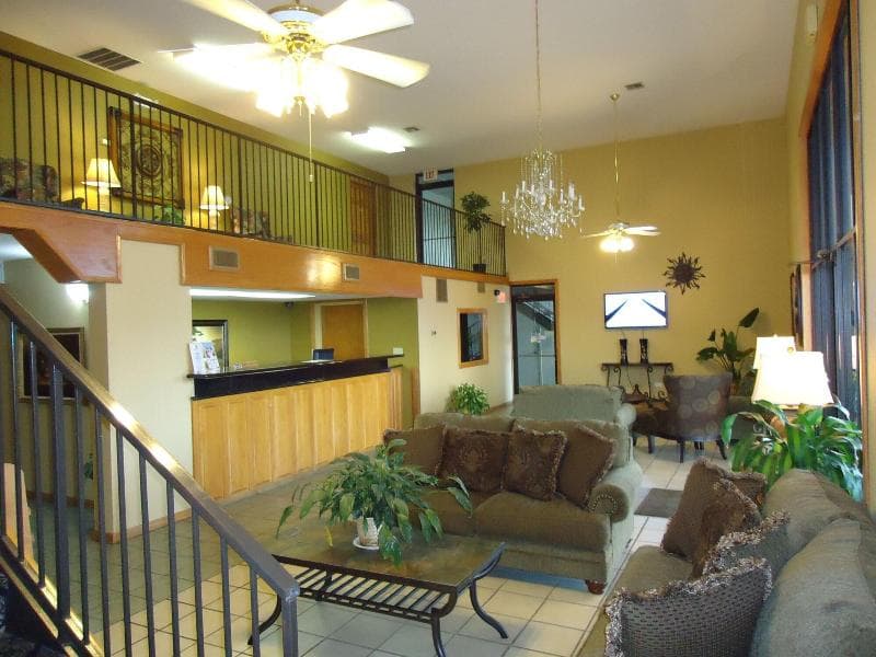 Americas Best Value Inn Roland Hotel 4