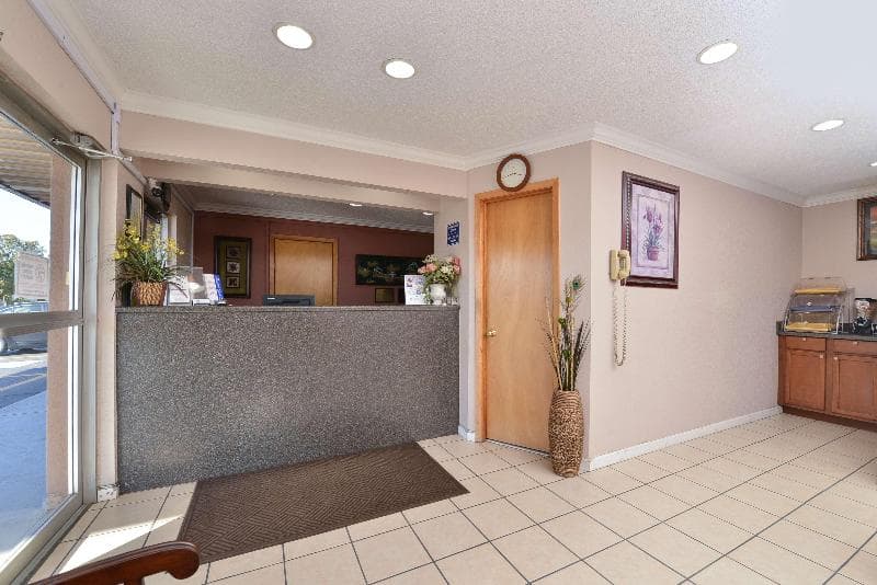 Americas Best Value Inn Indianola 3