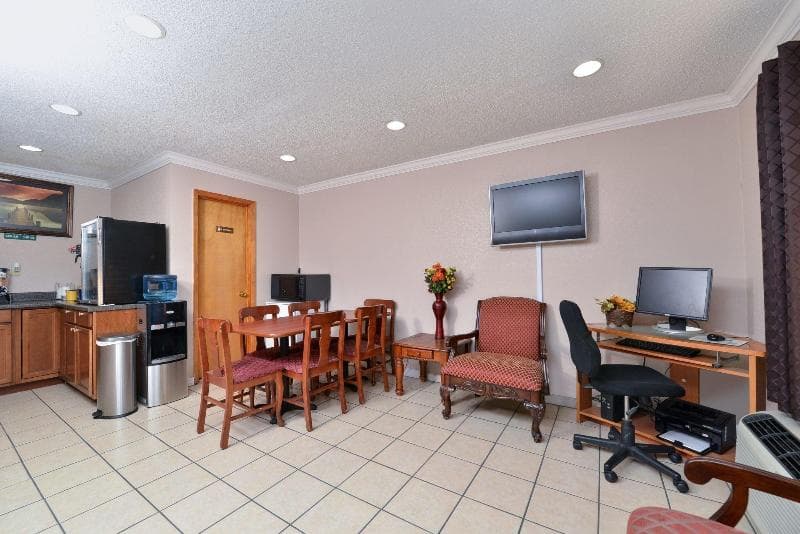 Americas Best Value Inn Indianola photo 1