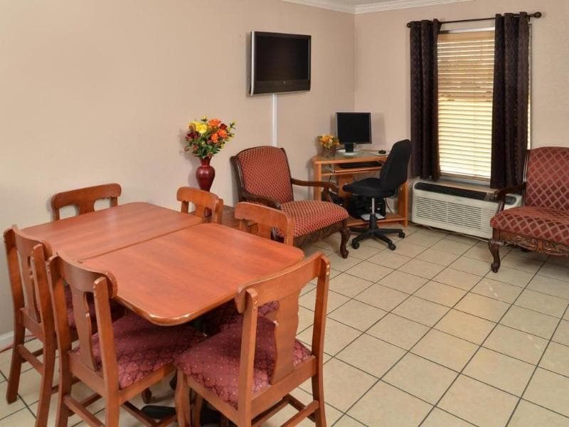 Americas Best Value Inn Indianola 5
