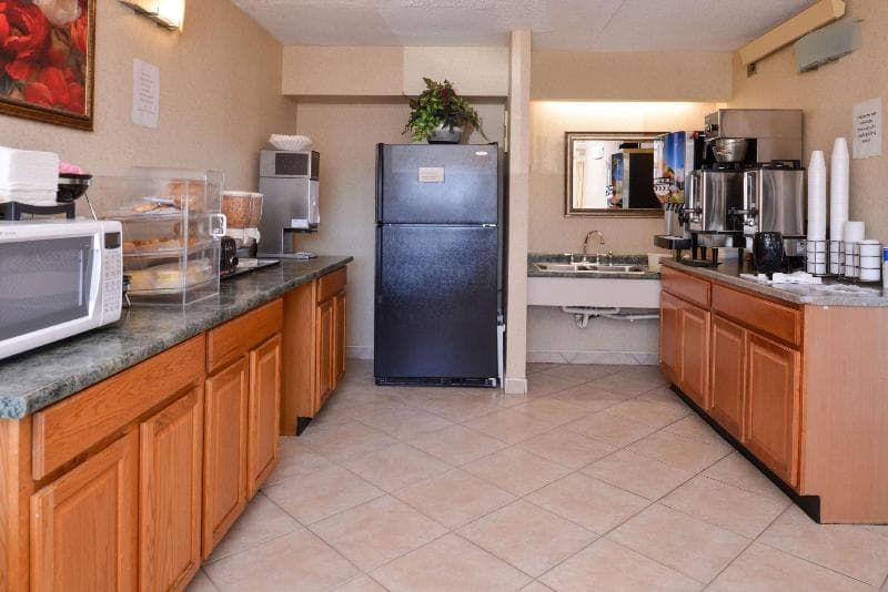 Americas Best Value Inn Pittsburgh Airport photo 1