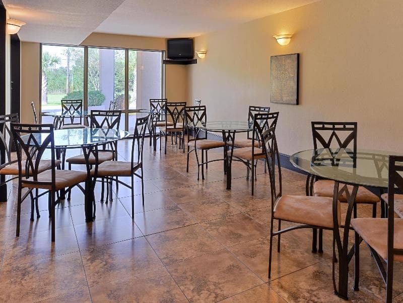 Americas Best Value Inn Kinder 3