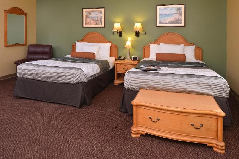 Country Hearth Inn & Suites - Edwardsville / St. Louis 4