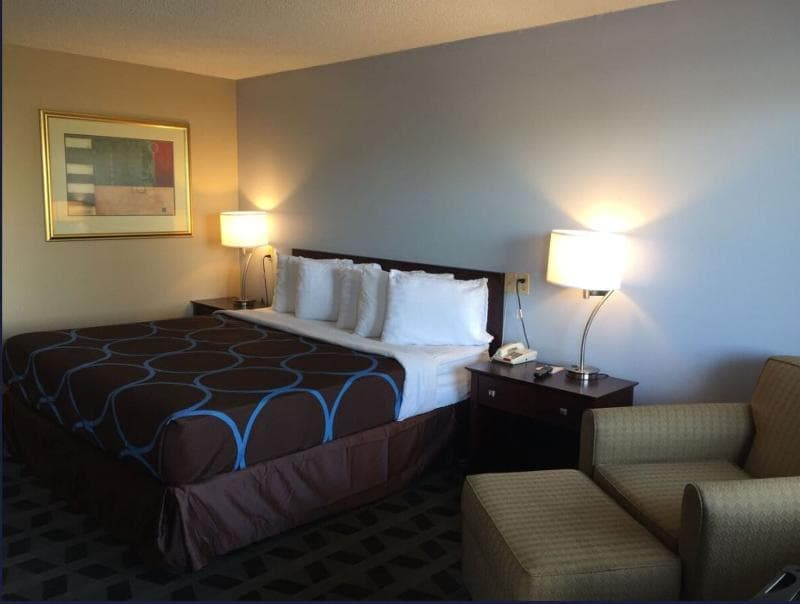 Americas Best Value Inn-Grain Valley/I-70 Exit 24 3