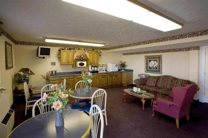 Americas Best Value Inn Litchfield photo 1