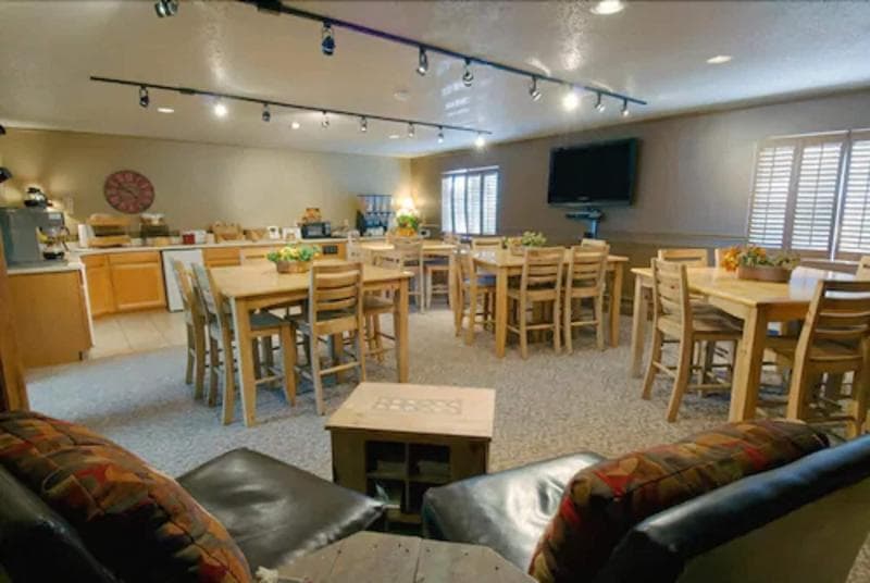 Covered Wagon Motel (Ex Rodeway Inn Lusk) 3