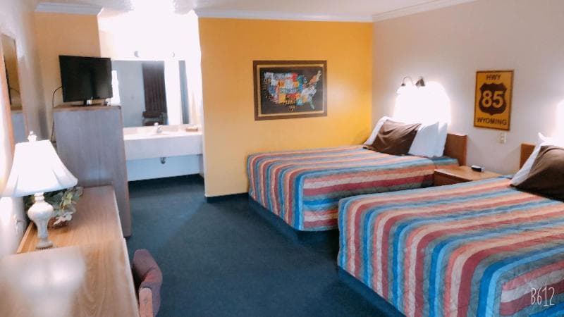 Covered Wagon Motel (Ex Rodeway Inn Lusk) 4