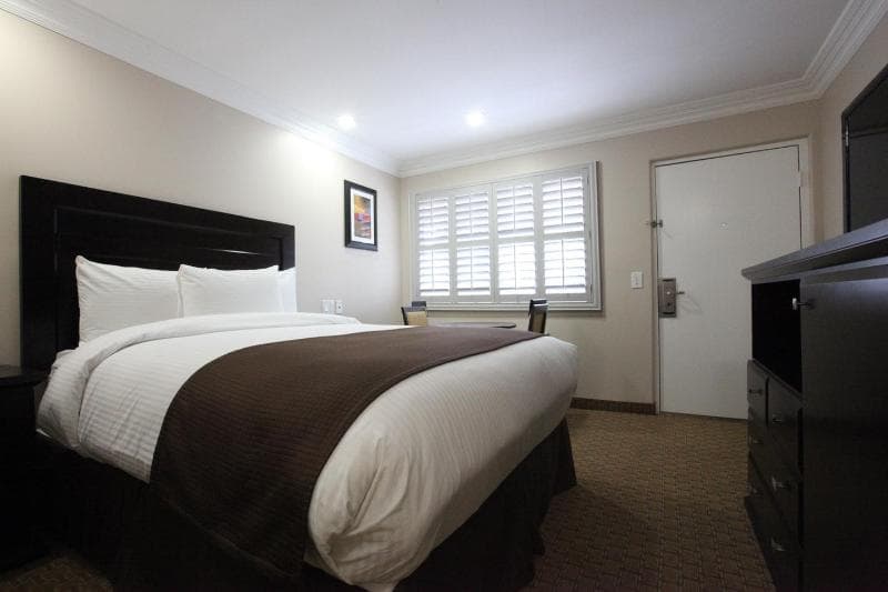 Raincross Hotel Riverside 3
