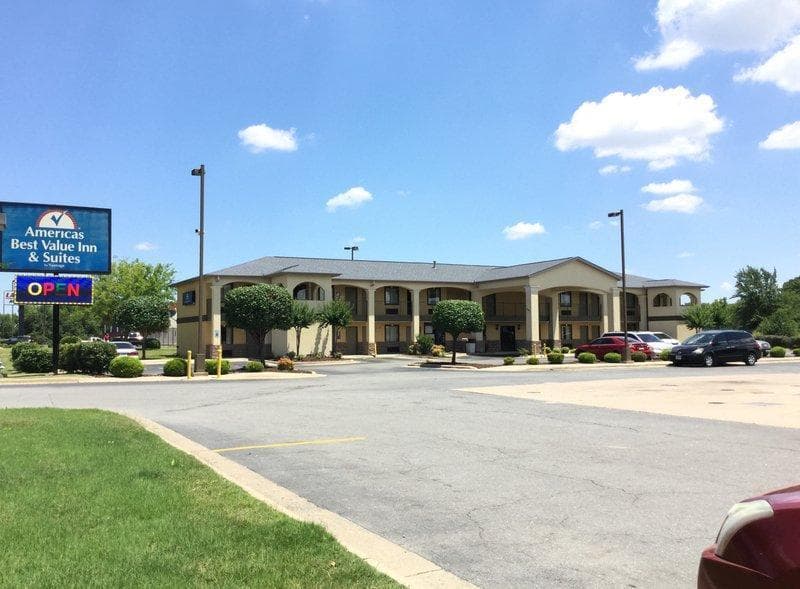Americas Best Value Inn & Suites University Ave 4