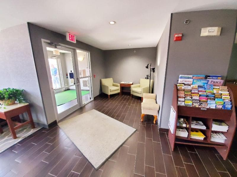 Americas Best Value Inn & Suites Racine 5