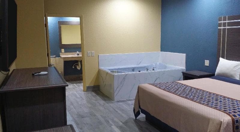 Americas Best Value Inn & Suites Houston Ne 4