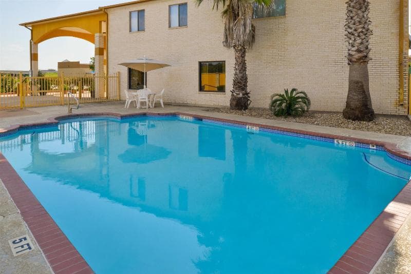 Americas Best Value Inn & Suites Waller Prairie View 2